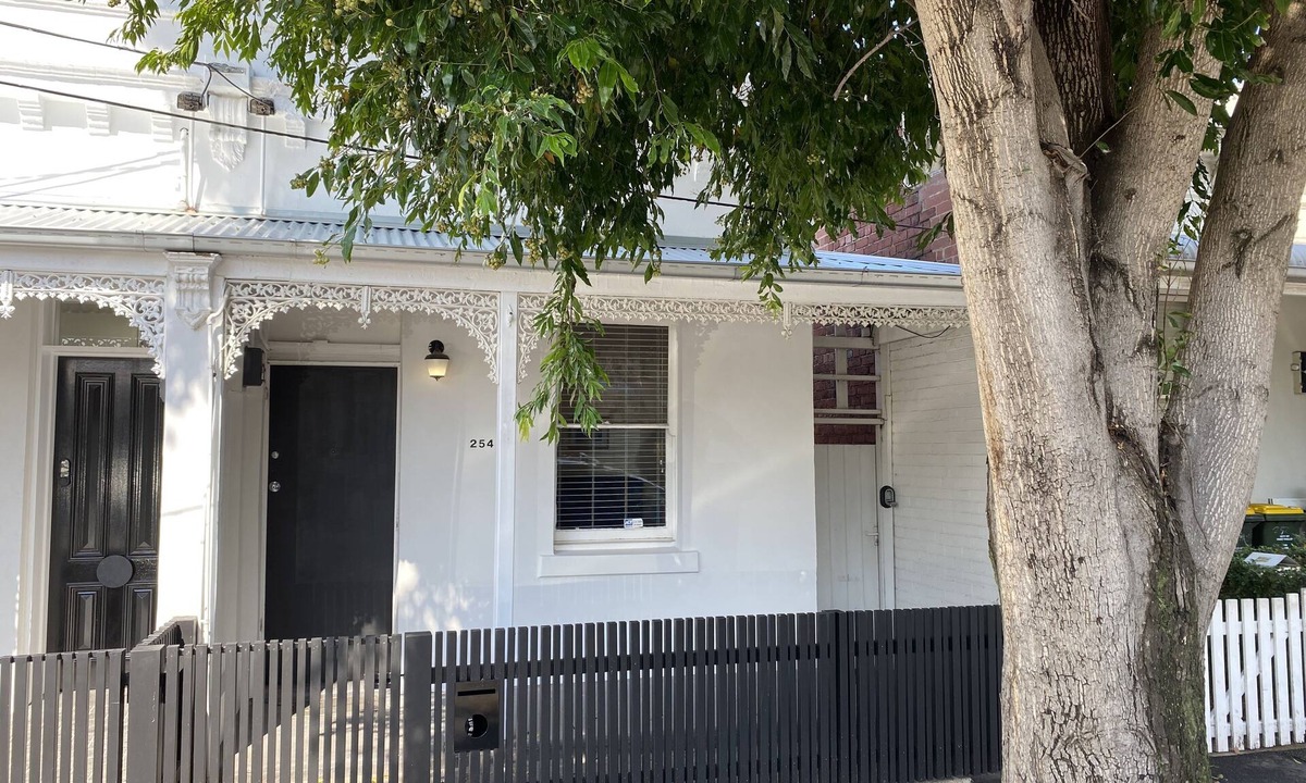 Port Melbourne House | Port Cottage - Centrally located 2 bedroom house in private, quiet location