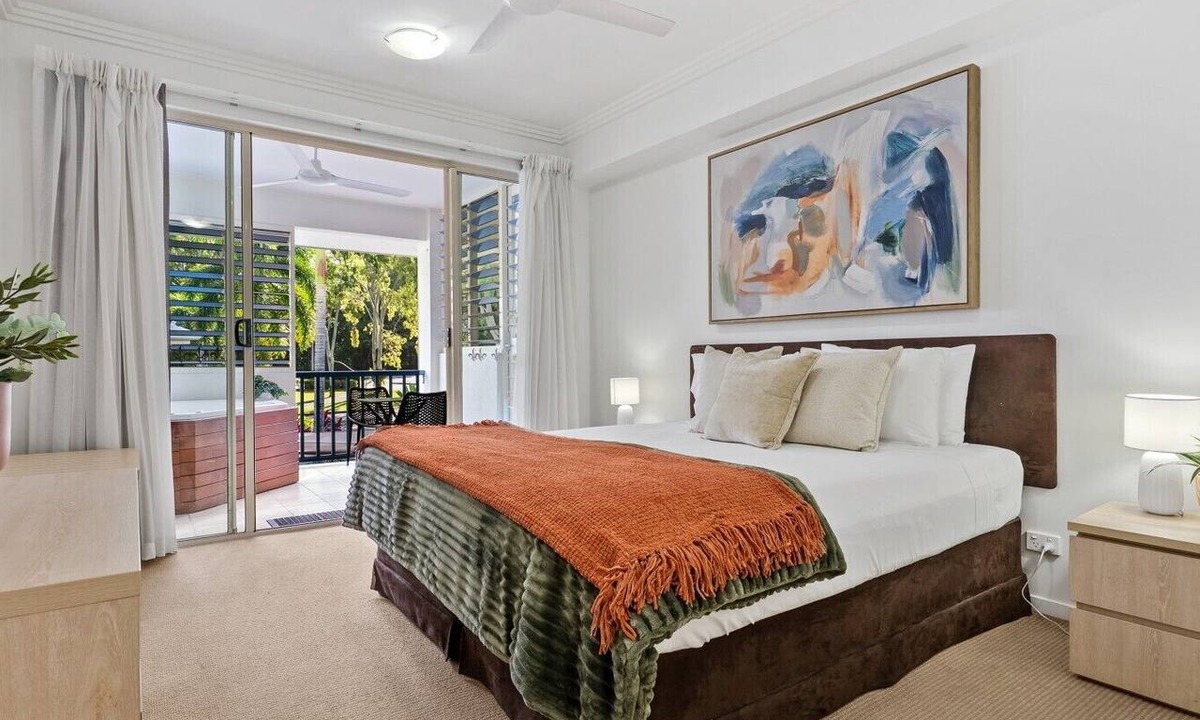 Port Douglas Apartment | Port Douglas Studio with Balcony Spa Bath | Ivy Pearl Studio