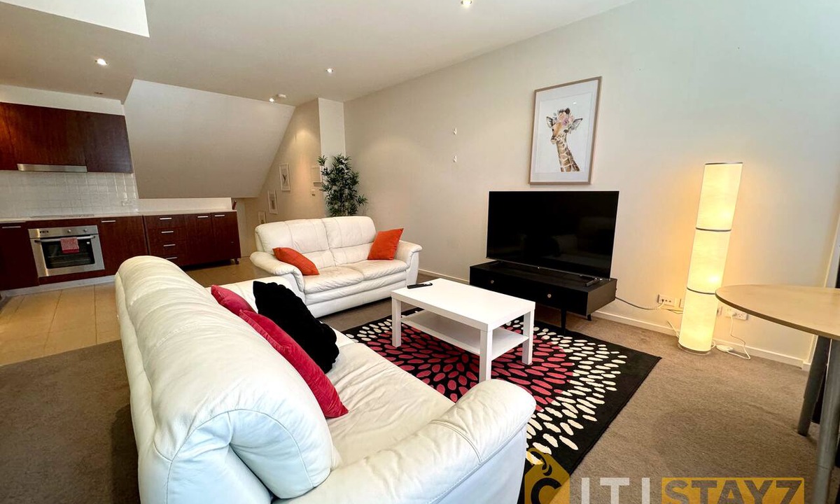 City West Apartment | Pretty Penthouse - Close to ANU