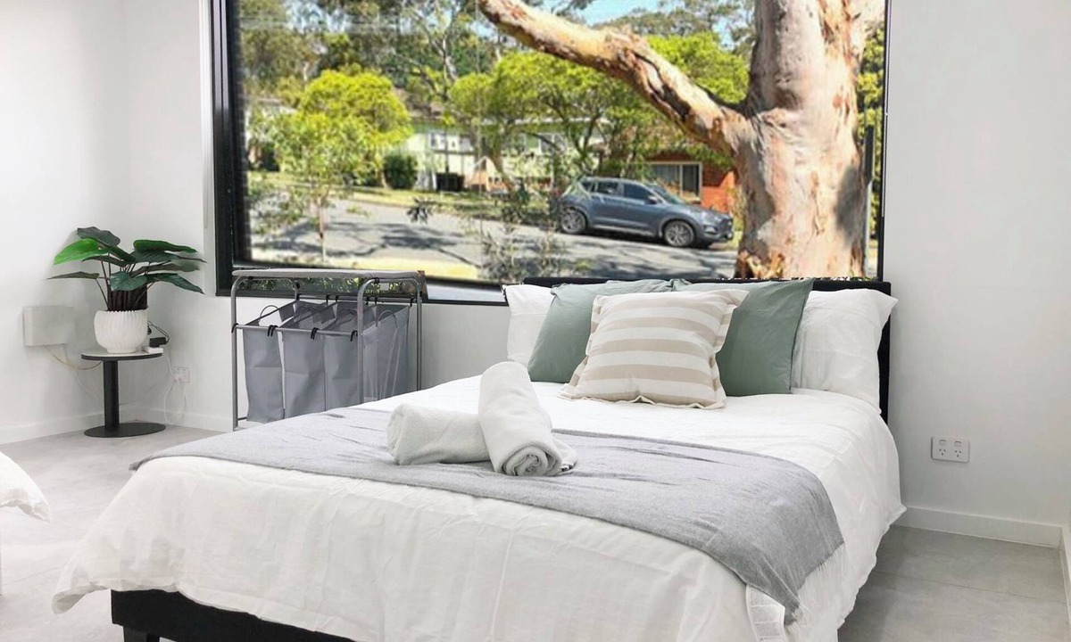 Peakhurst House | Private 2BR Suite with Separate Entry In Peakhurst