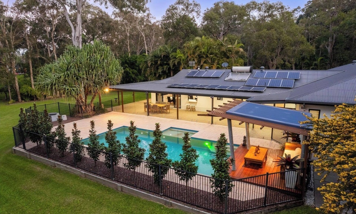 Weyba Downs House | Private acreage retreat by the lake | Close to Noosa & Sunshine Coast beaches