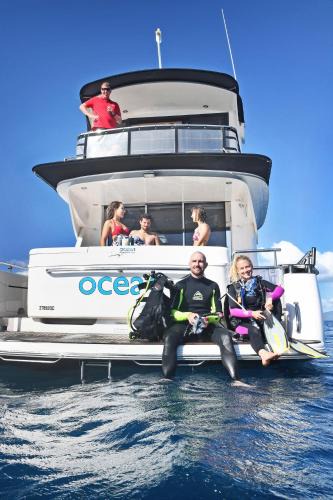 Airlie Beach Boat Rental | Private Charter - Ocean Free