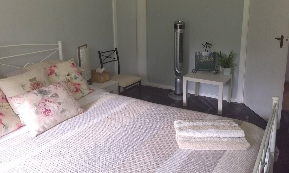 Sutton Forest Bed & Breakfast | Private, cosy queen room w ensuite (pet friendly)