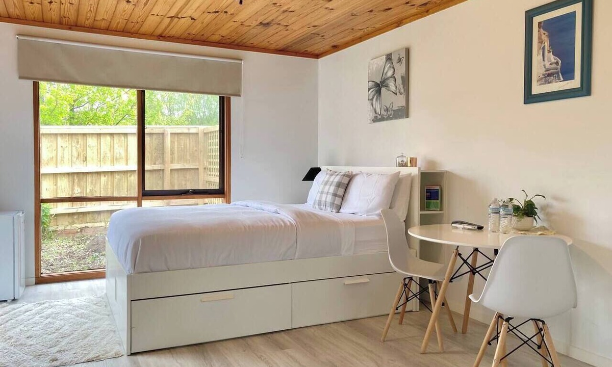 Narre Warren House | Private Guest Suite near Westfield Shopping Mall