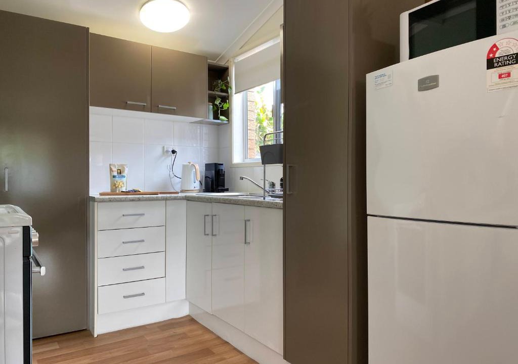 Warana House | Private Guesthouse - Pet friendly - Walk to Beach