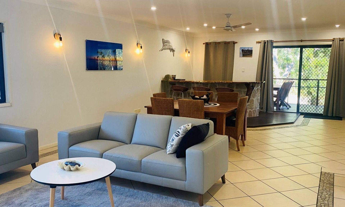 Rainbow Beach House | Private holiday home for the whole family