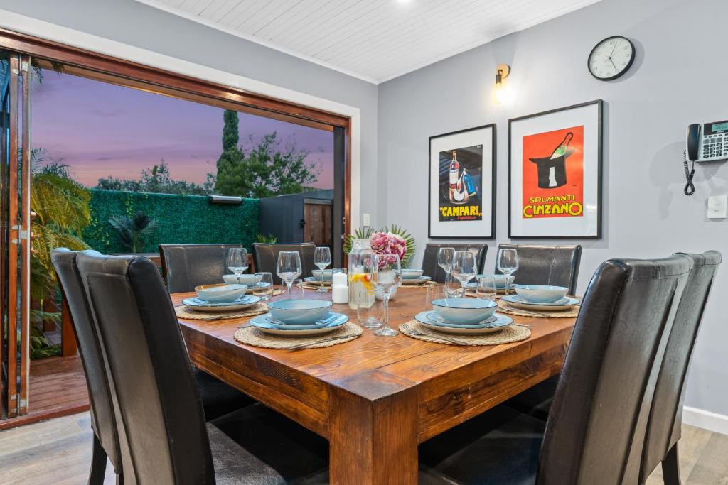 Bentleigh Villa | Private, modern and warm family home