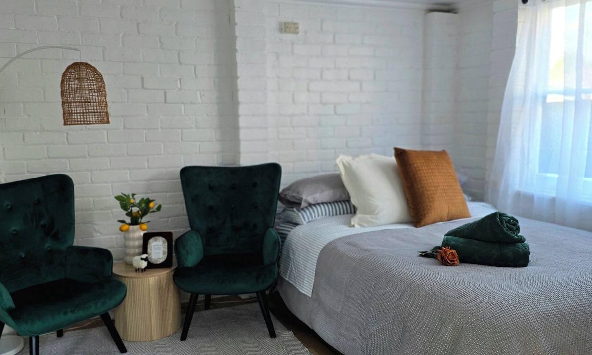 Bathurst Apartment | Private One-Bedroom Studio with Ensuite & Kitchenette – Near Hospital