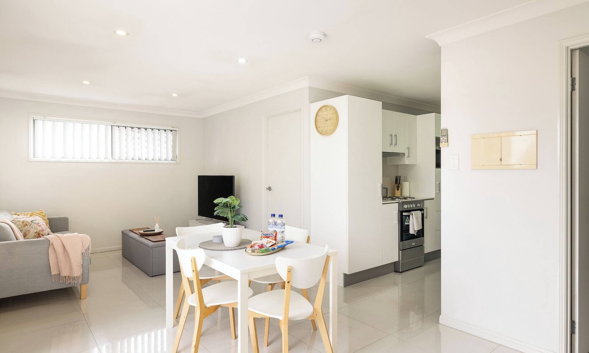 Rocklea Apartment | Private Rocklea 2BR | Near Shops | Kitchen | 318D2