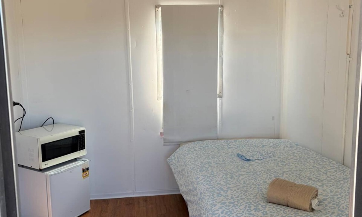 Yuleba Cabin | Private Rooms at Yuleba Roadhouse – Fully Furnished with AC & Kitchen Essentials