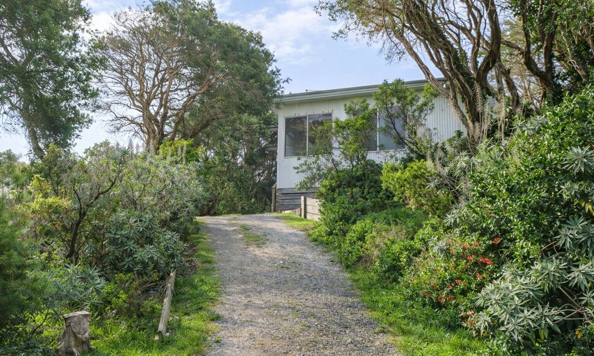 Sandy Point House | Prom Coast Escape beach house - 5 minutes to beach, close to Wilsons Prom