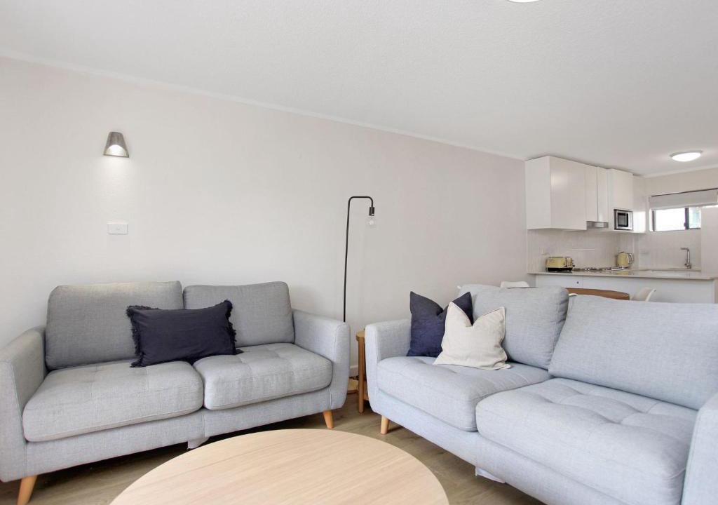 Hawks Nest House | Providence 5 - Beachside 2 Bedroom Apartment