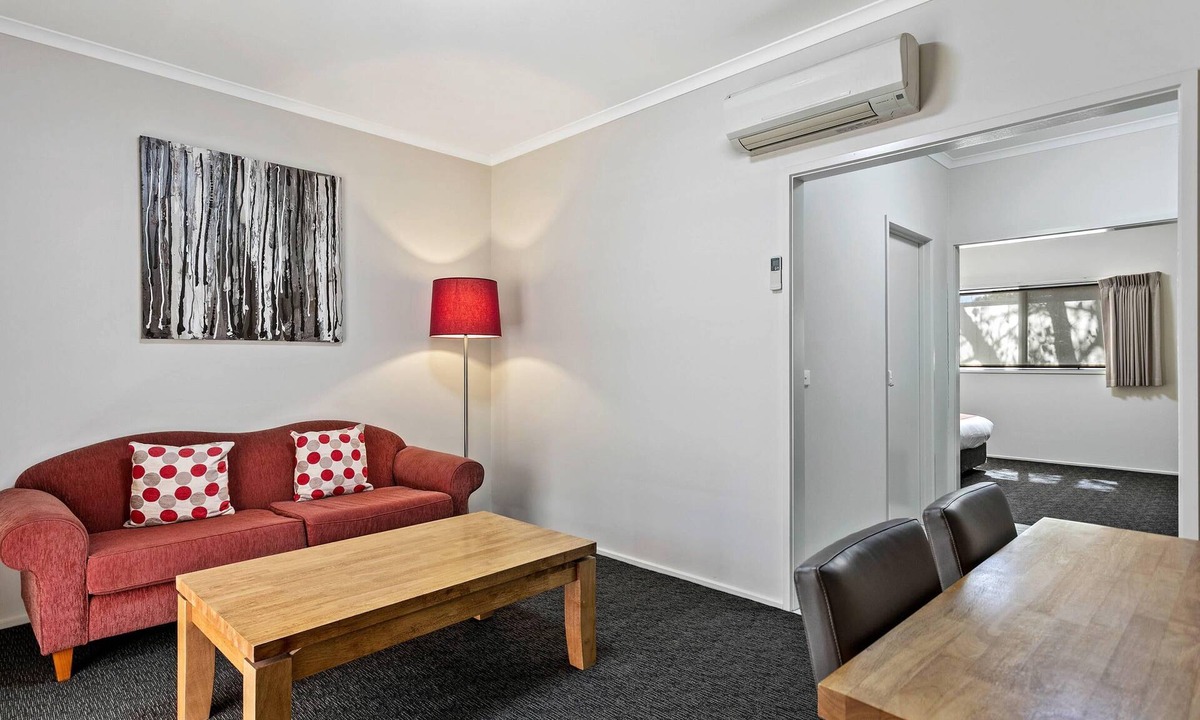 Golden Square Hotel | Quality Inn Colonial