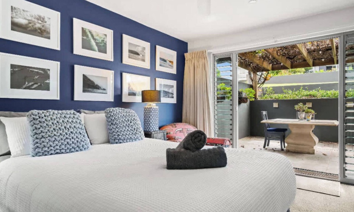 Wamberal Bed & Breakfast | Queen Bedroom - Courtyard View - Close to Beach & Golf Course.