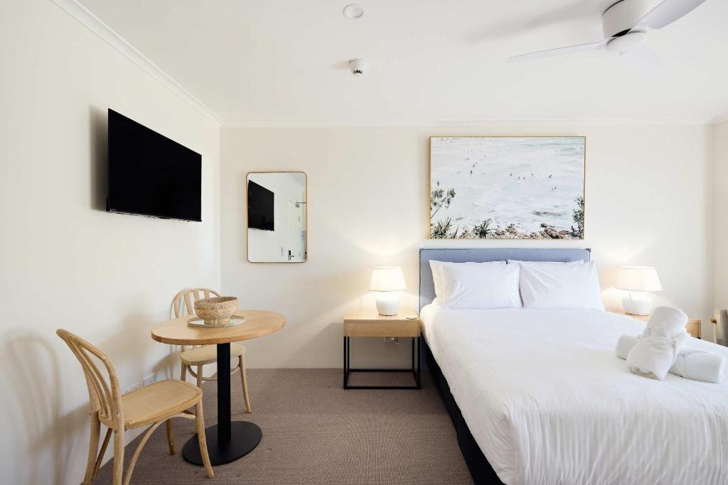 Manly Apartment | Queen Studios with Sofa Bed at Manly - 3min walk to Corso & Manly Beach