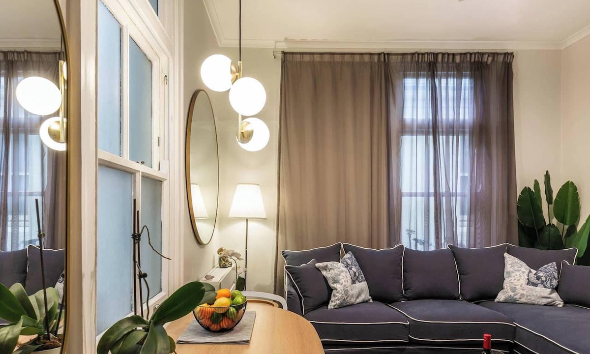 Kings Cross Apartment | Quiet Art Deco 2BR Retreat in the Heart of Potts Point