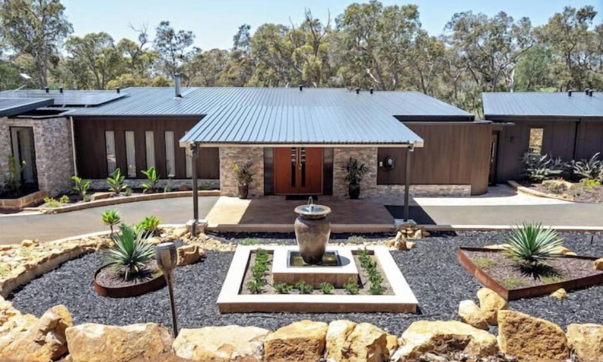 Wilyabrup House | Raffaele's Estate : private luxury holiday home in beautiful location.