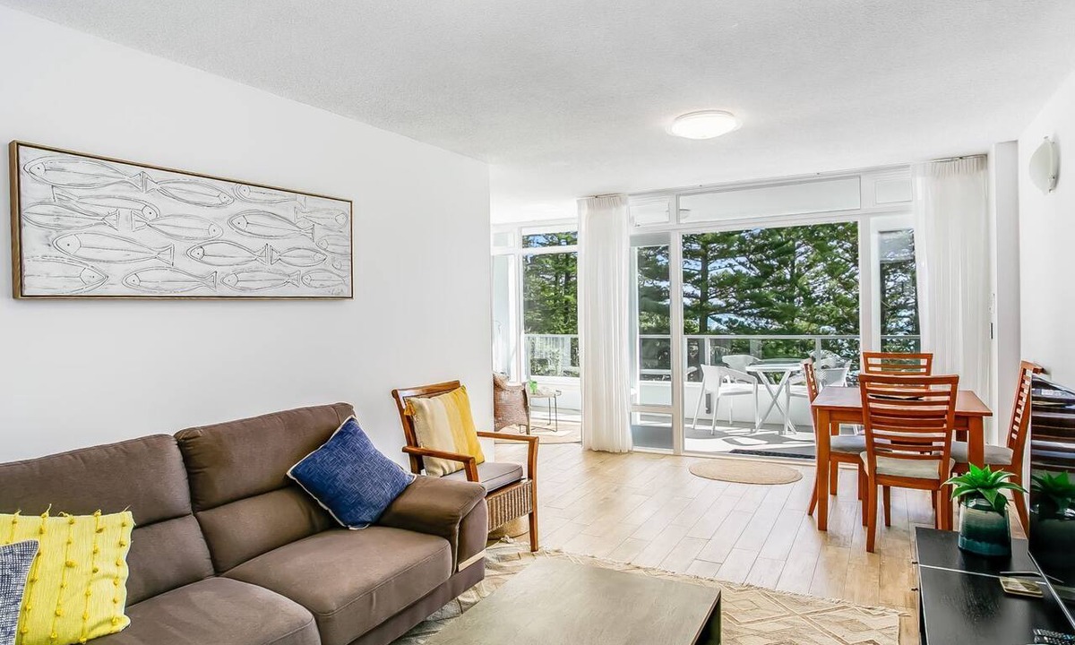 Coolangatta Apartment | Rainbow Pacific Unit 9- Stunning views over Rainbow Bay and Snapper Rocks. Swimming Pool. Wi-Fi