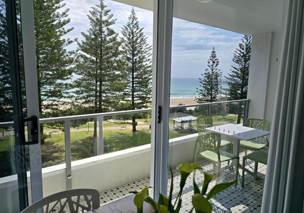 Coolangatta Apartment | Rainbow Pacific Unit 12