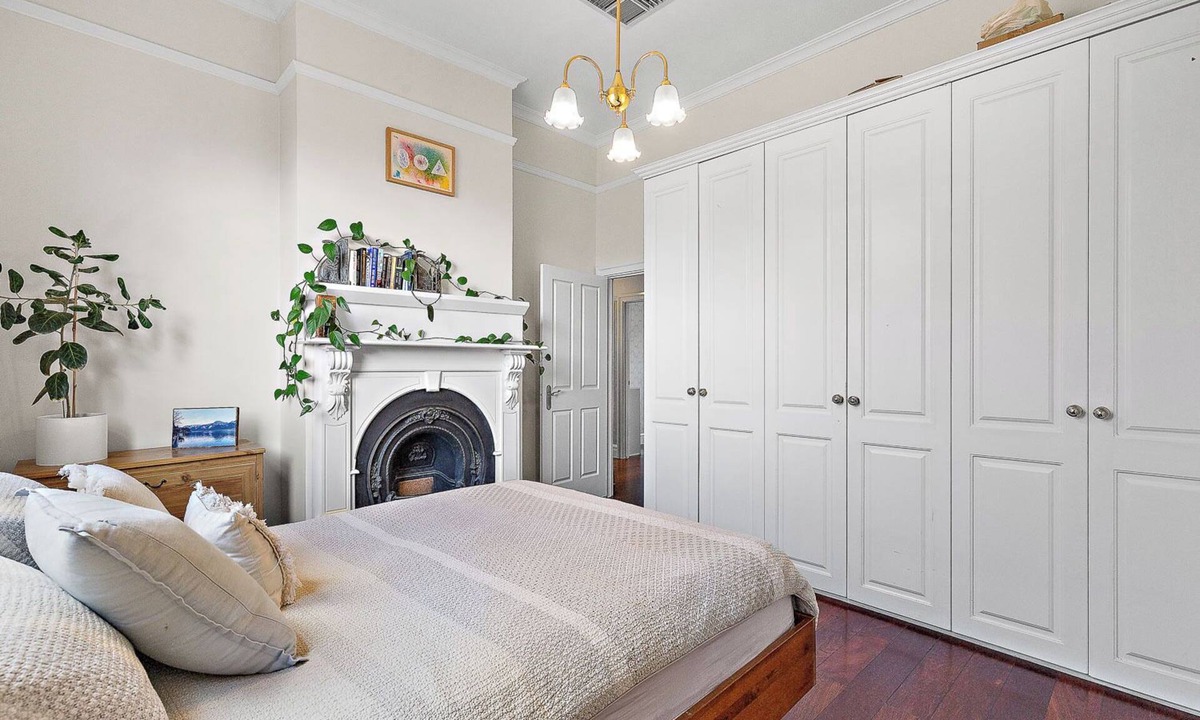 Victoria Park House | Rathay House - Victoria Park. Close to CBD, Optus stadium, Swan River, Crown.
