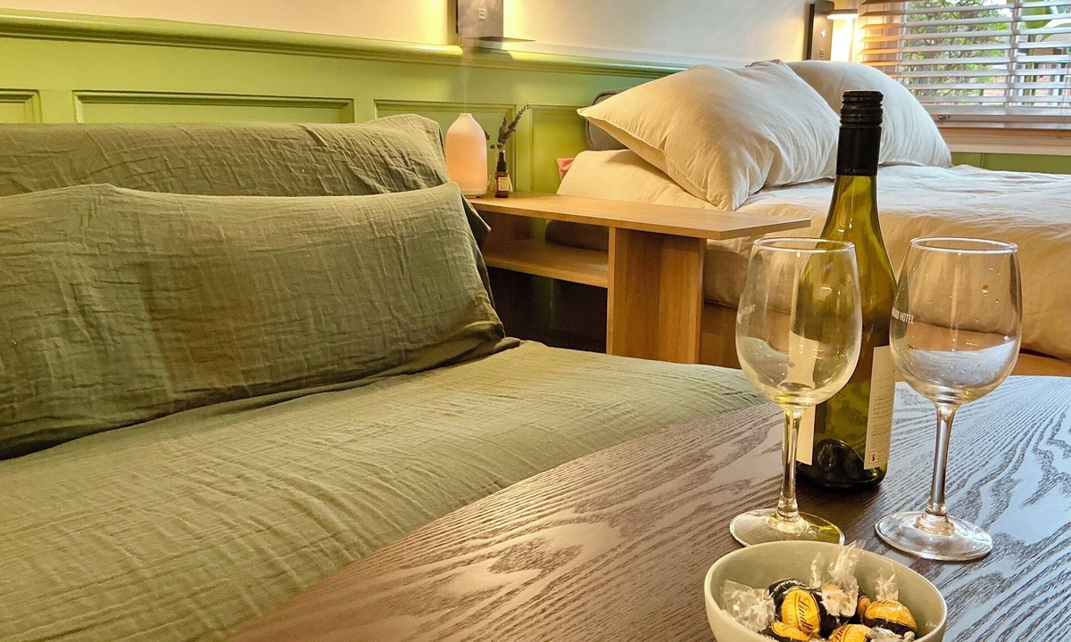 Carlton South Apartment | RATHDOWNE RETREAT - Your inner city Carlton sanctuary!