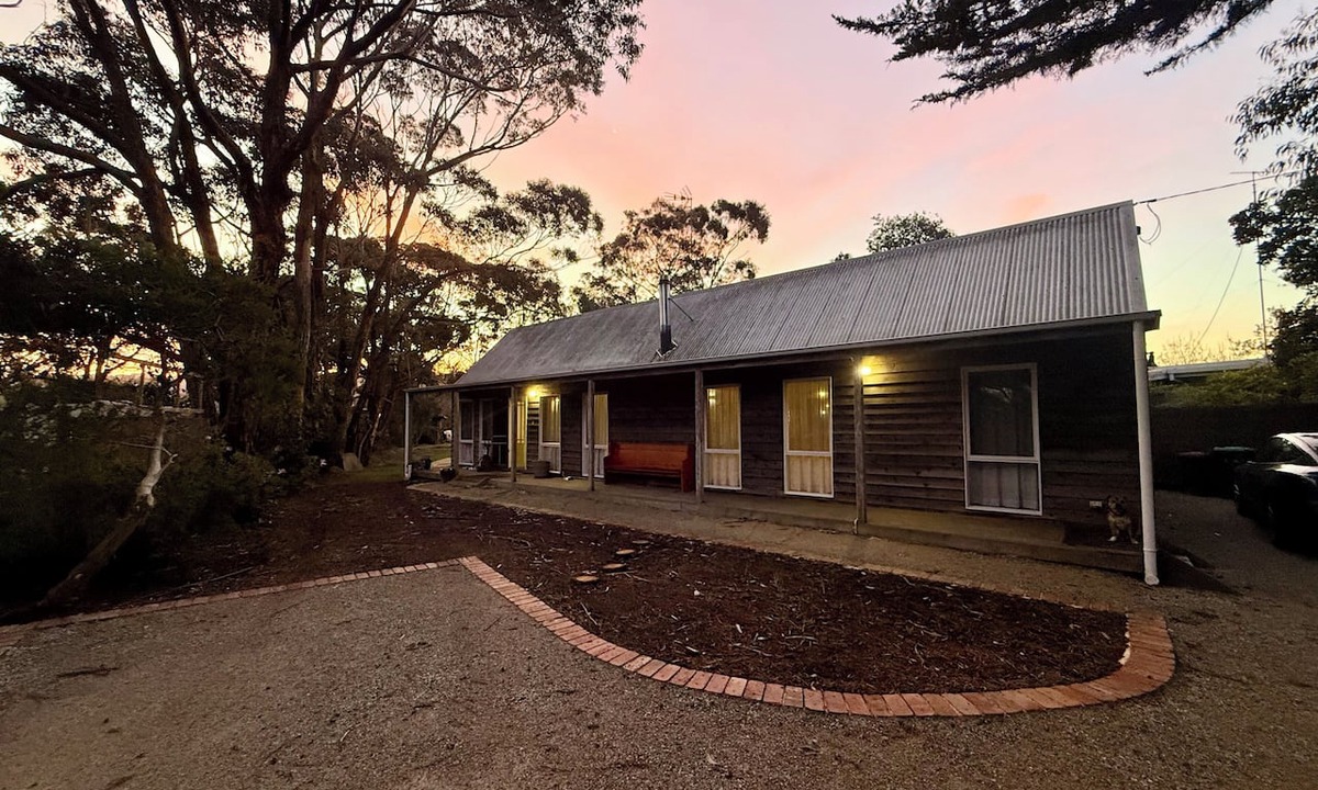 Aireys Inlet House | Recently renovated yet full of rustic charm, a quintessential Aussie beach house