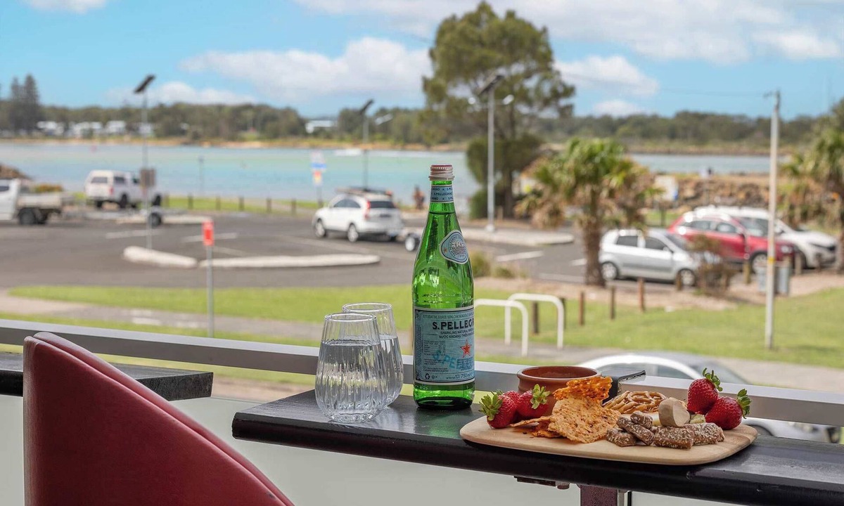 Lake Illawarra Apartment | Reddall Waterside Stay