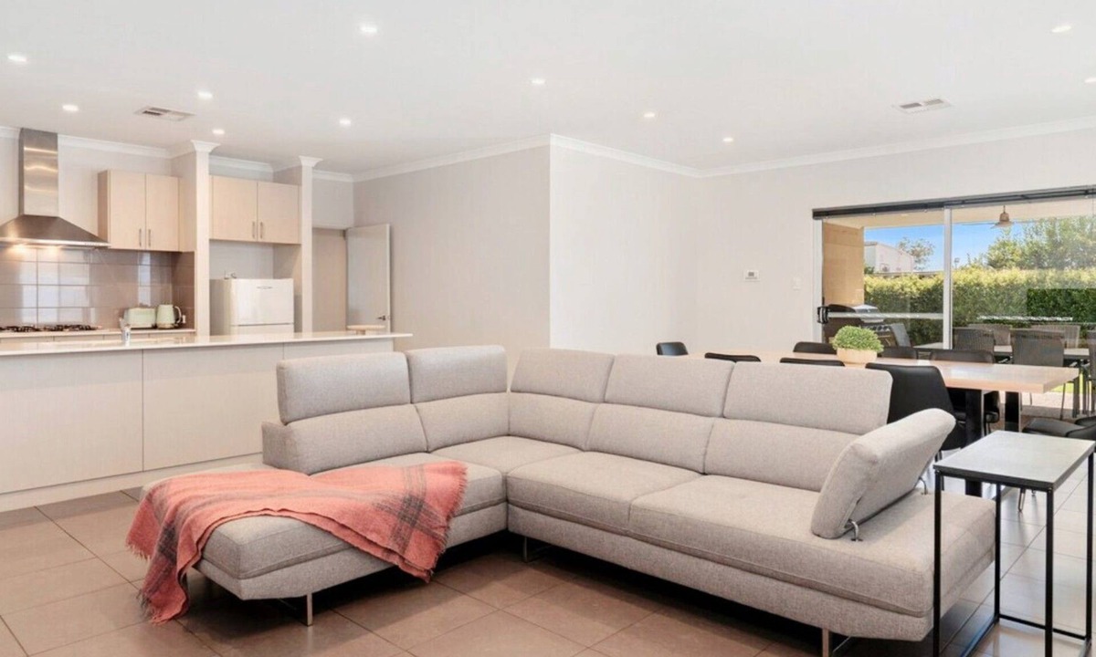 Erskine House | Relaxing 4-Bedroom Holiday Home near Mandurah Foreshore - Estuary Break, Erskine