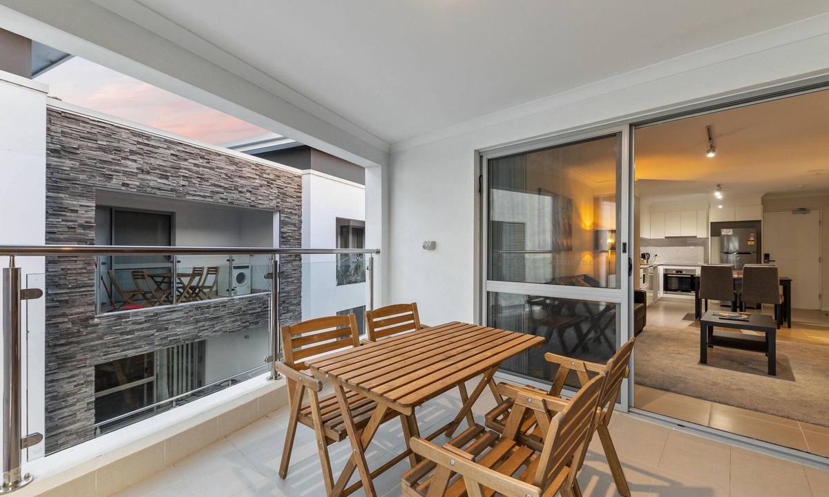 Rockingham Apartment | Relaxing -Rockingham Apt | LongStay, Comfort, Parking - 2 Bed 2 Bath Standard