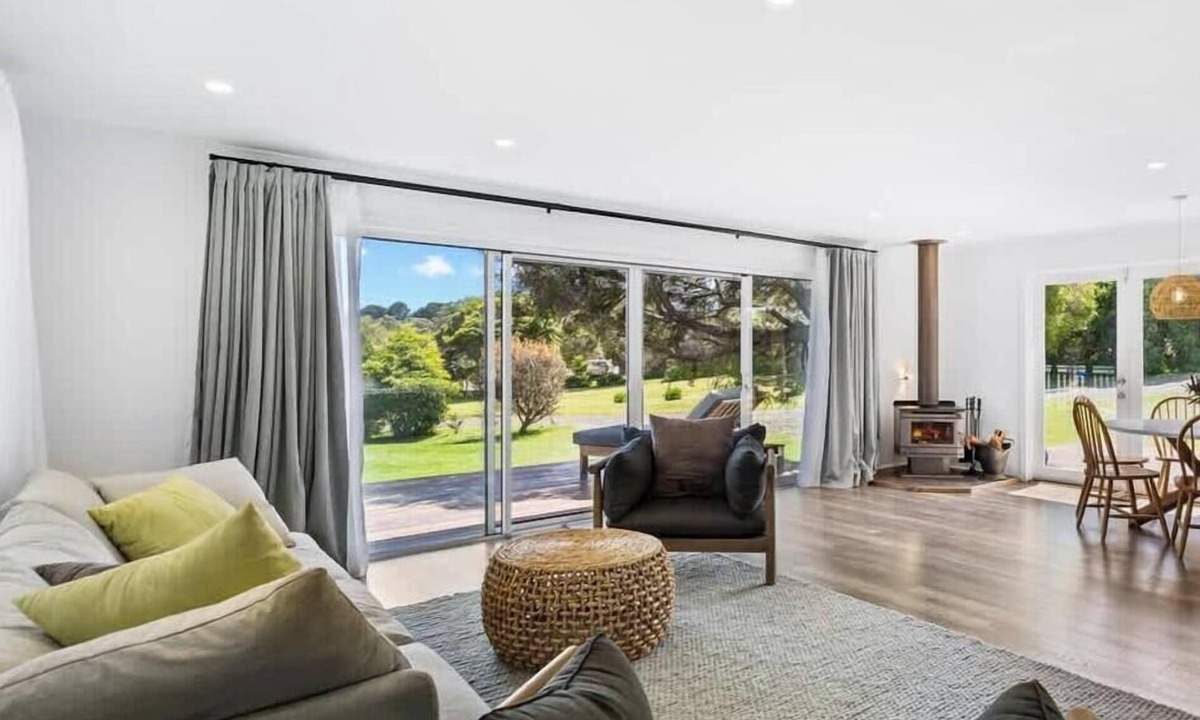 Smiths Beach House | Renovated Beach House Retreat with BBQ & Garden