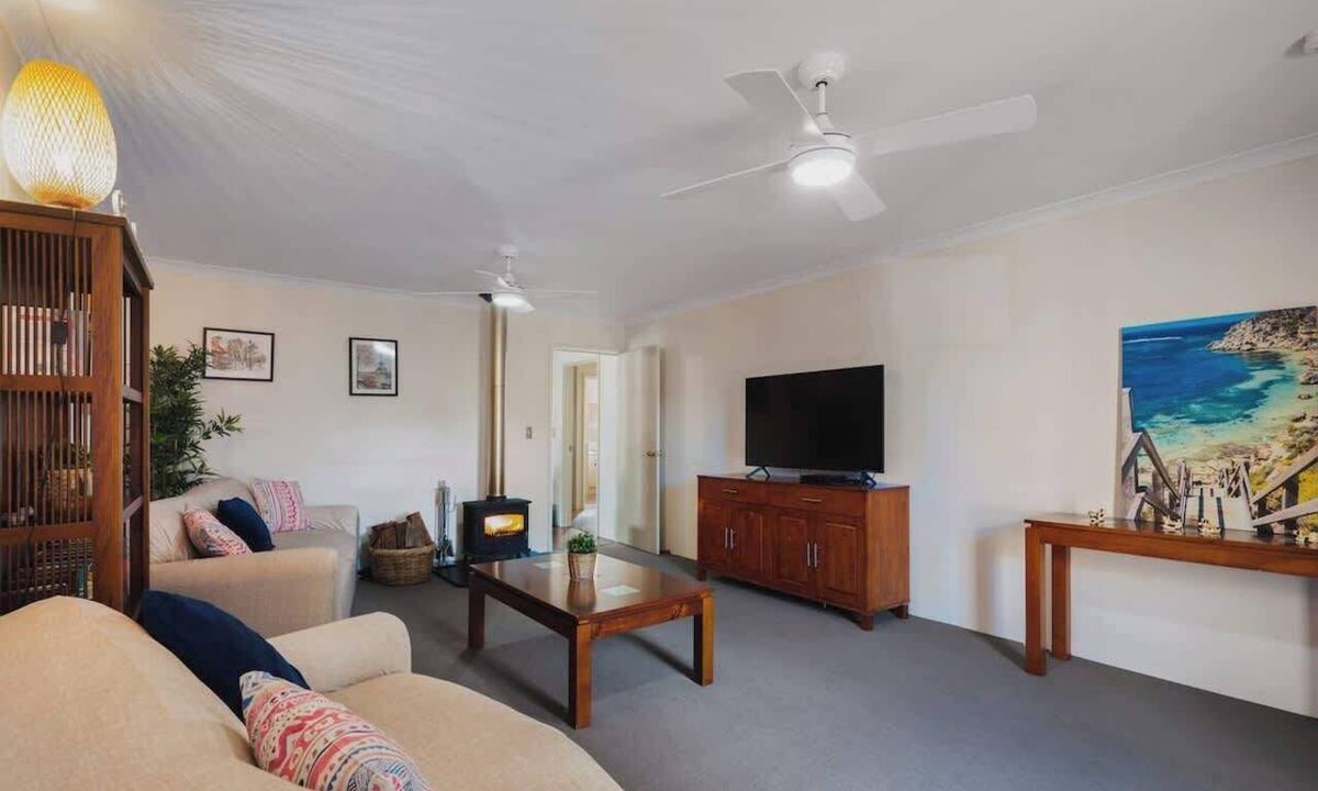 Broadwater House | Retreat on Broadwater, pet friendly