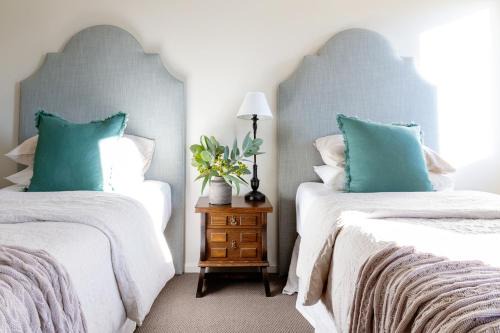 Bright Villa | River Run Bright