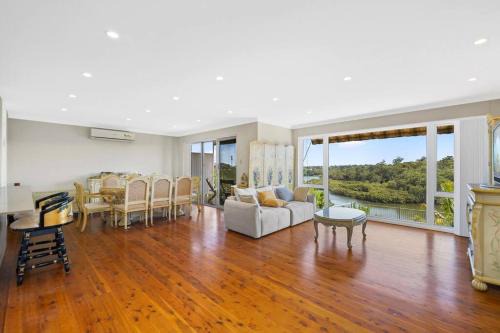 Lane Cove West House | River View Oasis: Spacious 3-Bed House with Pool