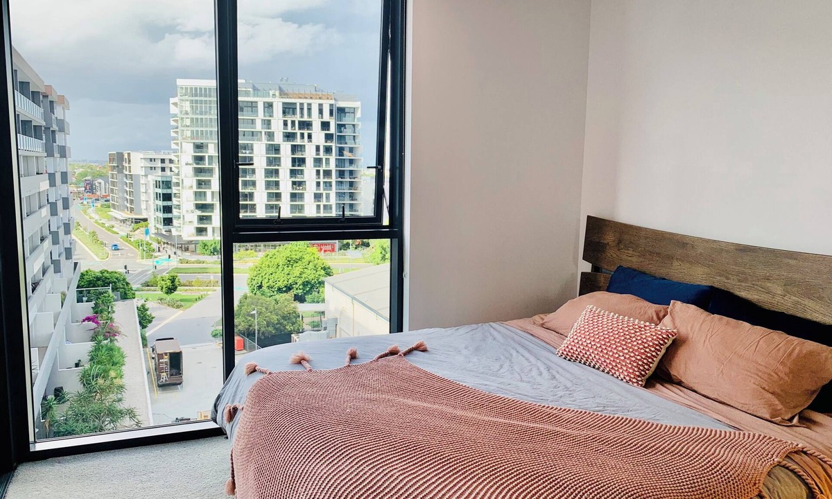 Eagle Farm Apartment | River Walks and CIty Views !