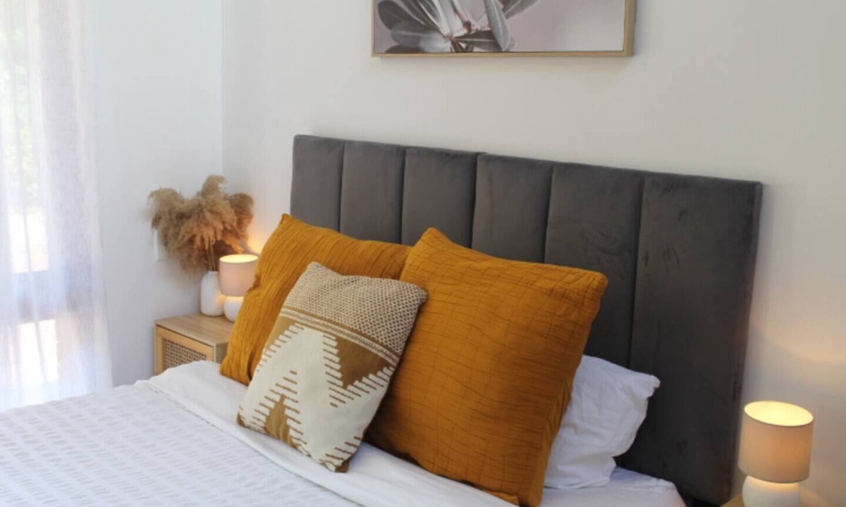 East Warburton House | Riverside Cottage Warburton I Yarra Valley Escape, Mountain Views, sleeps 5
