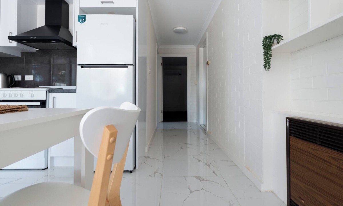 Riverside Apartment | Riverside Gem with Parking & WiFi
