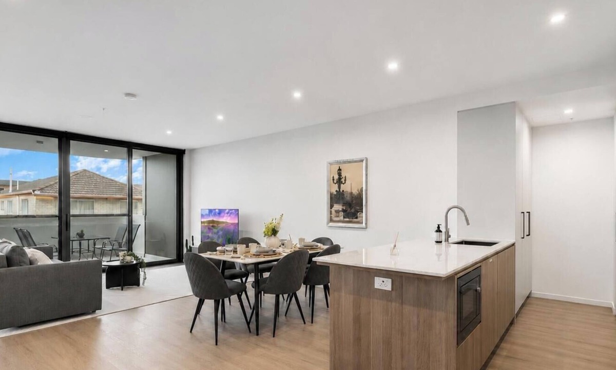 East Brisbane Apartment | Riverside Modern 2BR East Brisbane w/Parking