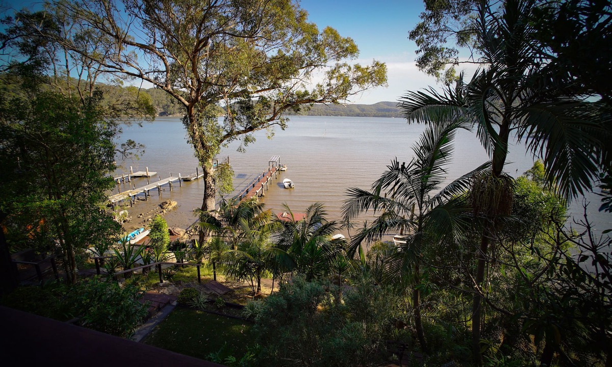 Cogra Bay Cottage | Riverside retreat
