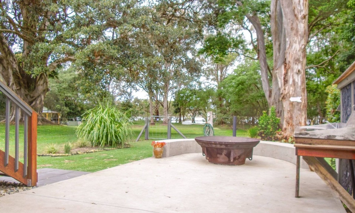 North Haven House | Riverside Retreat - entertainers delight