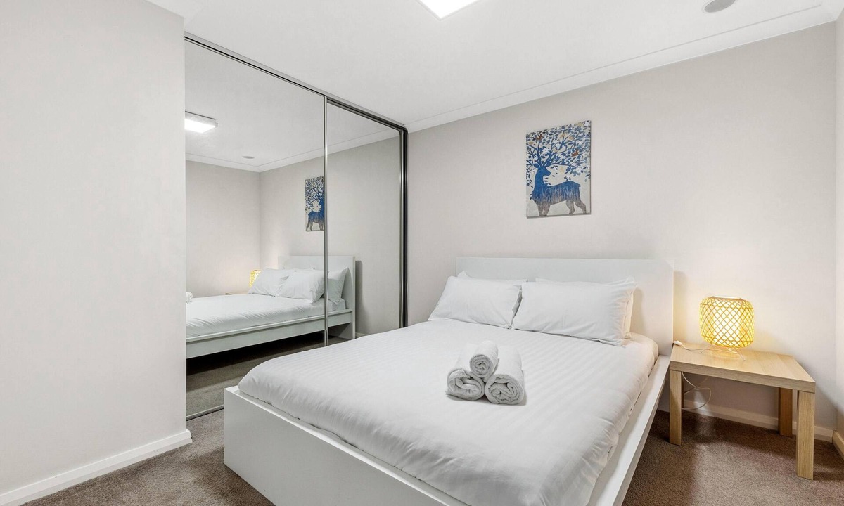 Rockingham Apartment | Rockingham Relaxed Apt | Fast Wi-fi + Free Parking - 2 Bed 2 Bath Standard