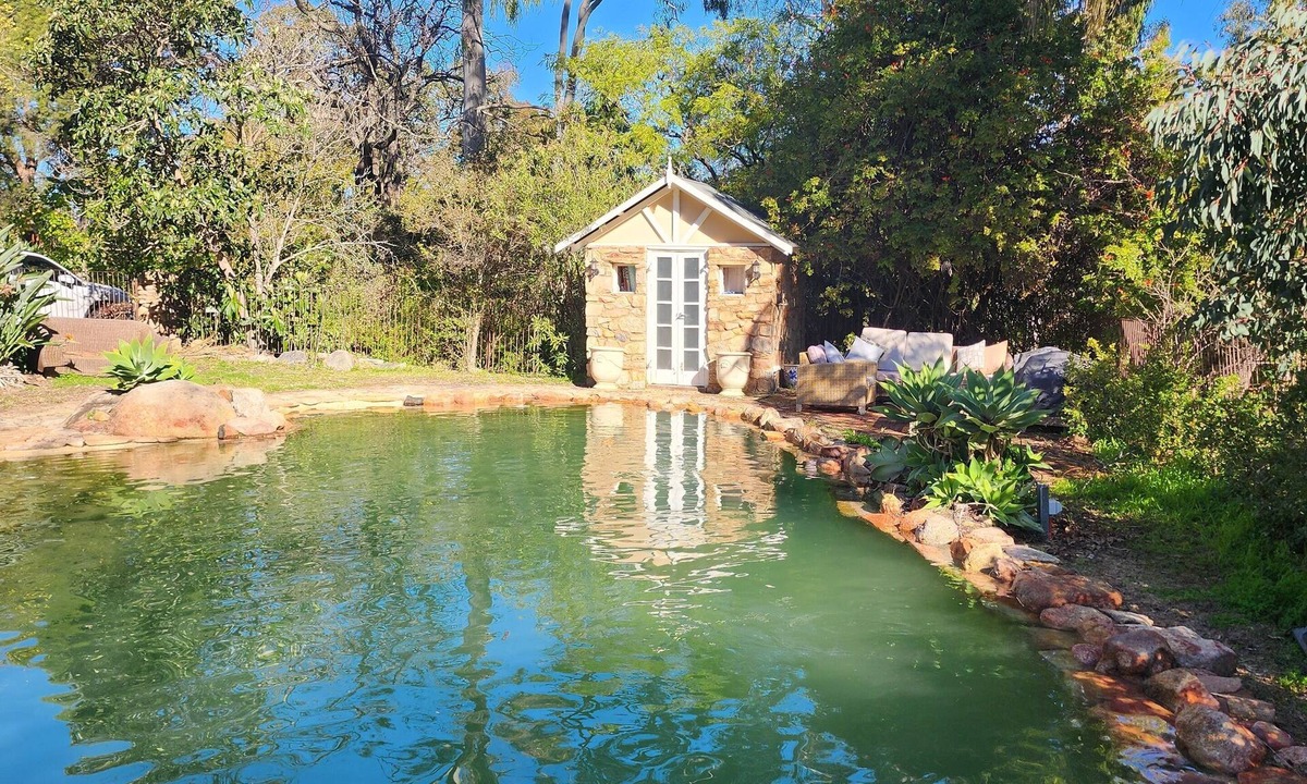 Darlington House | Romantic 1BR Hills Hideaway · Fireplace & Natural Pool - Perth hills