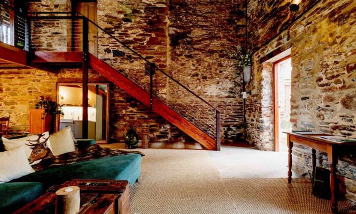 Talunga House | Romantic Loft Stays - Adelaide Hills - Randell's Mill - Tuscan Rustic