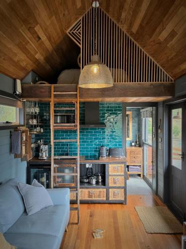 Huon Valley Villa | Romantic Valley Cabin - Outdoor Bath
