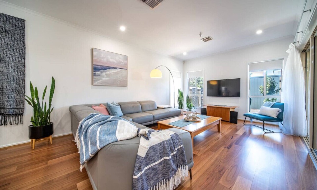 Largs North House | Sailors’ Retreat—Family Pool Oasis by Largs Beach