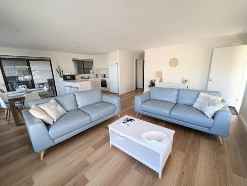 Kingscote House | Sails: Family-friendly, in the heart of town