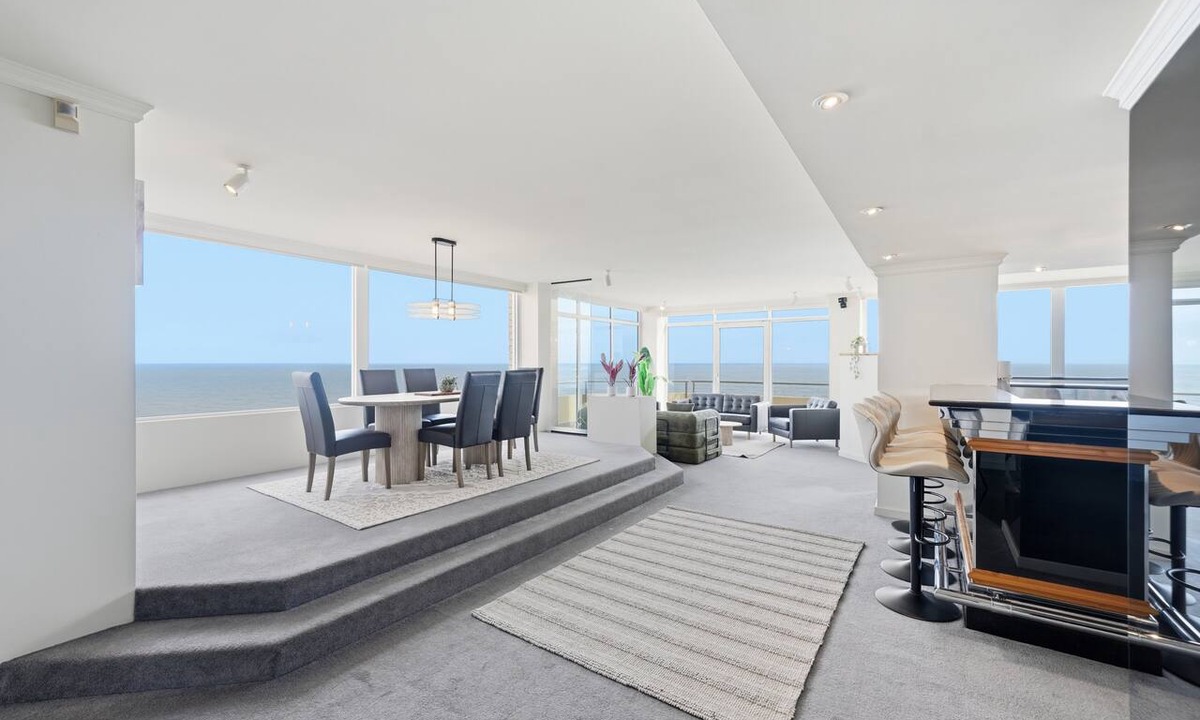Glenelg North Resort | Salt & Skyline Luxury Penthouse in Glenelg