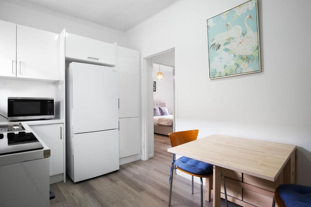 Henley Beach South Apartment | Sammy's Seaside Hideaway in Henley Beach