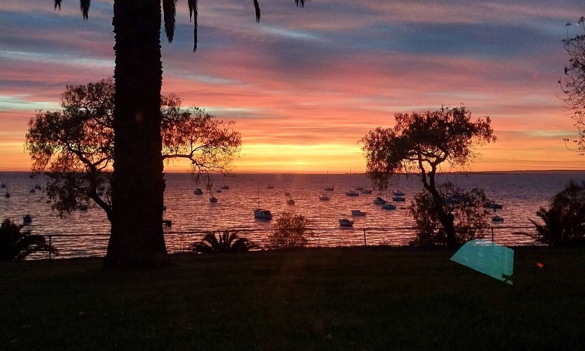Corio House | Santa Maria Cosy 2-BR Coastal Escape: Family, Pet & Holiday Friendly