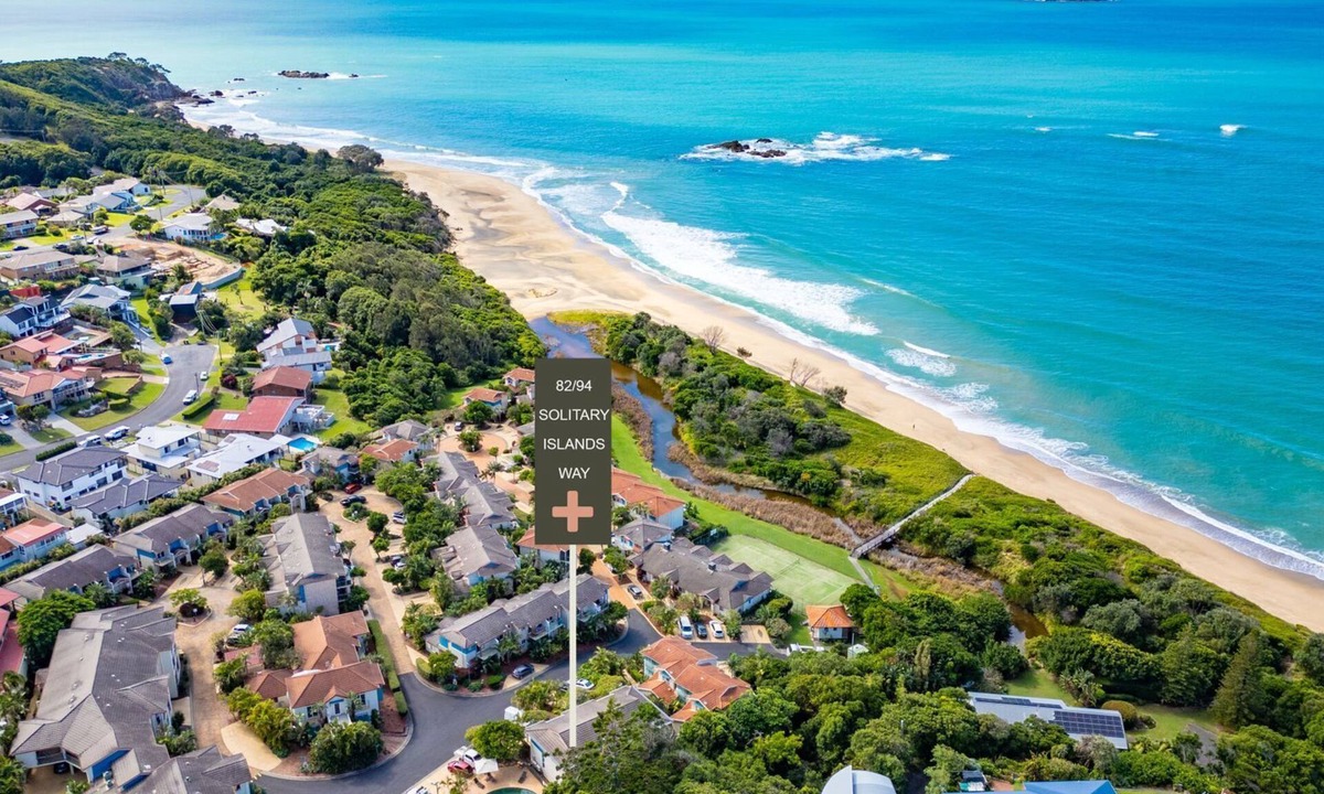 Korora Apartment | Sapphire Beach Poolside Retreat