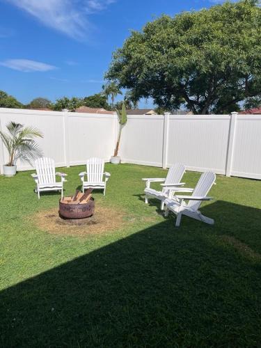 Varsity Lakes House | Sauna - Fire Pit - Pet-Friendly 3BR Retreat